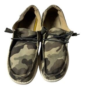 Hey Dude Wendy Camo Print Size 8 shoes Slip on Light Weight Casual‎